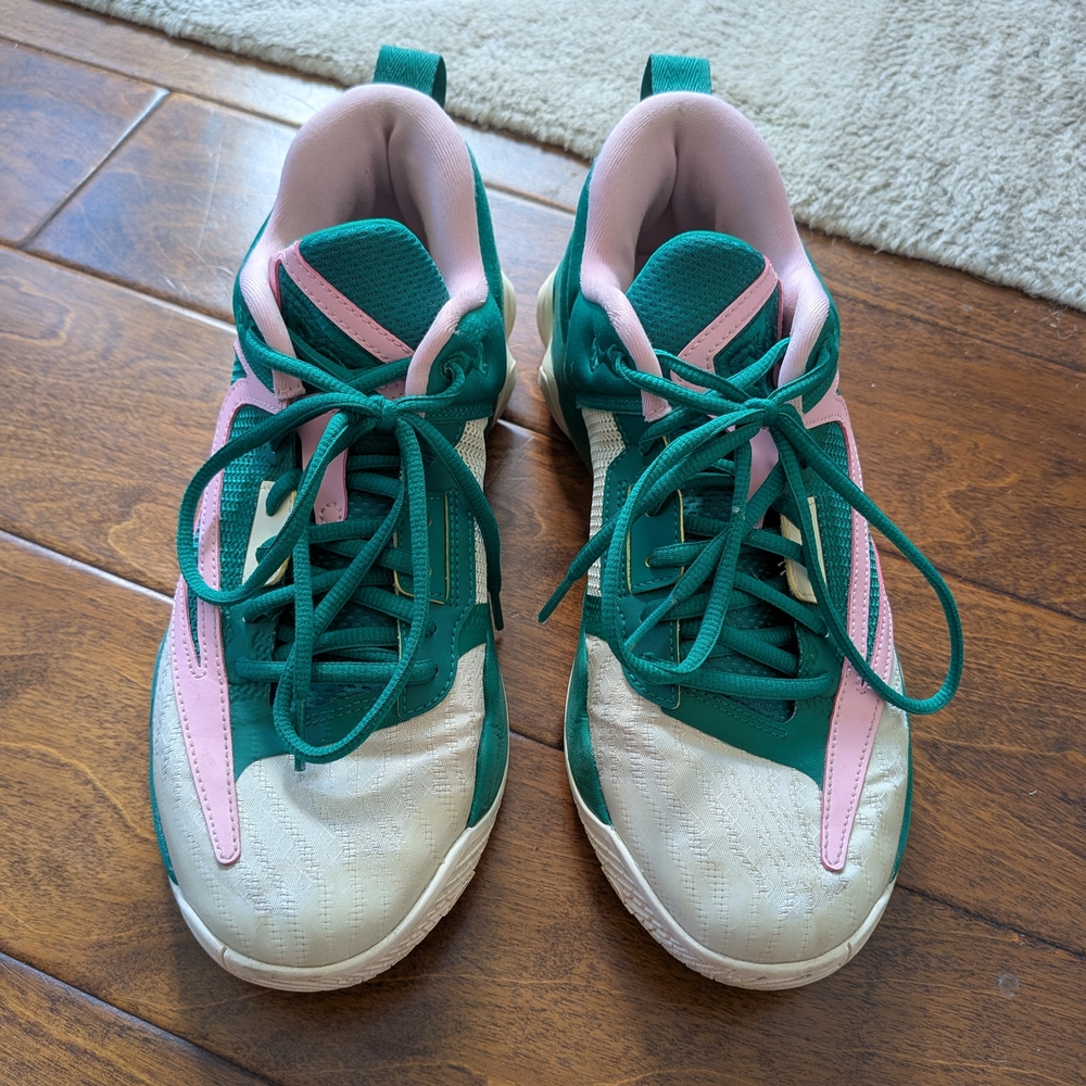 Nike Athletic Shoes Green Pink White
